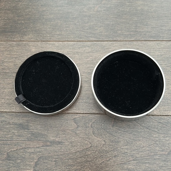 INDIGO Photo Jewellery Box, Silver with Black Velvet and Mint Border, Round - Picture 2 of 9